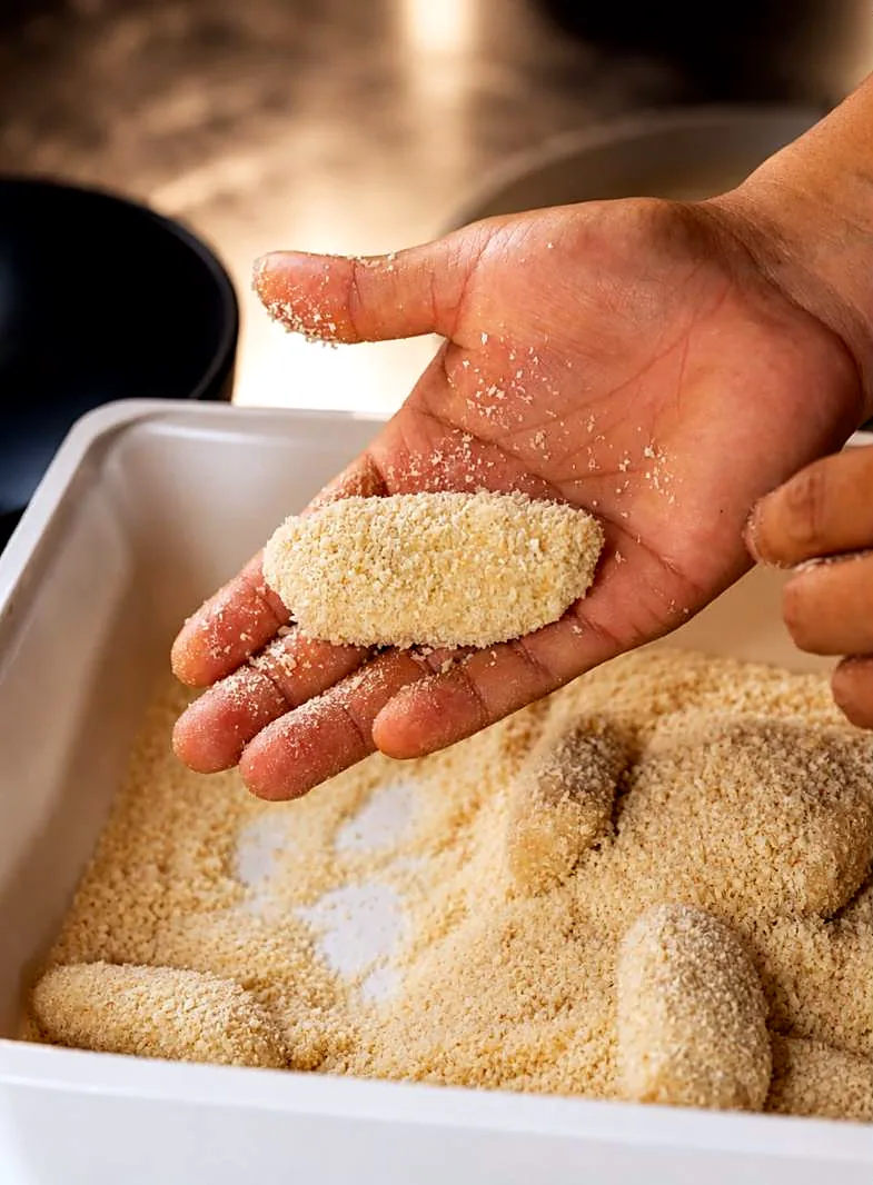 Croquetas caseras empanadas a mano en panko